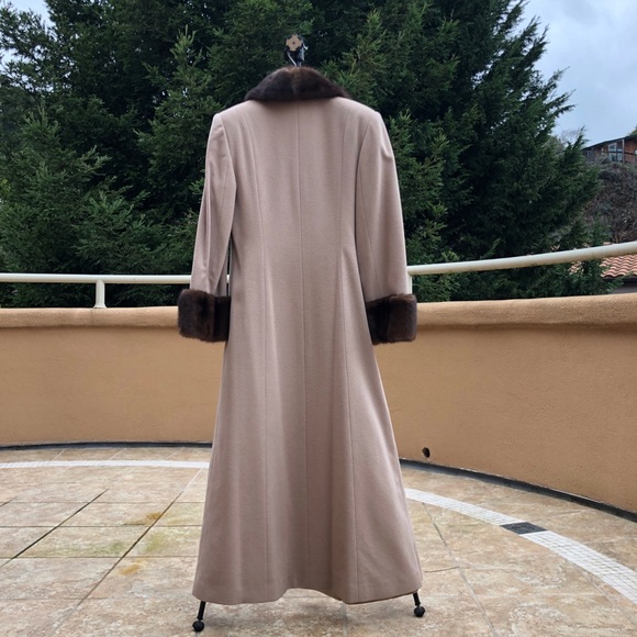 Gorgeous long cashmere coat, mink trim size 4-6 - Picture 4 of 9